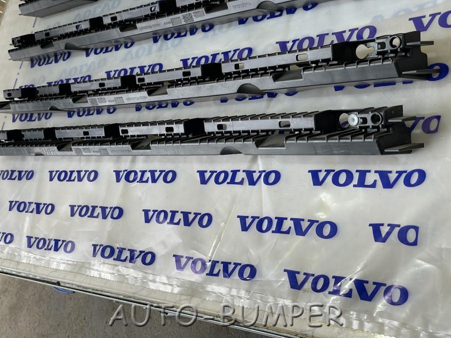 Volvo XC90 2015- Кронштейн порога левый 32216523, 31378136